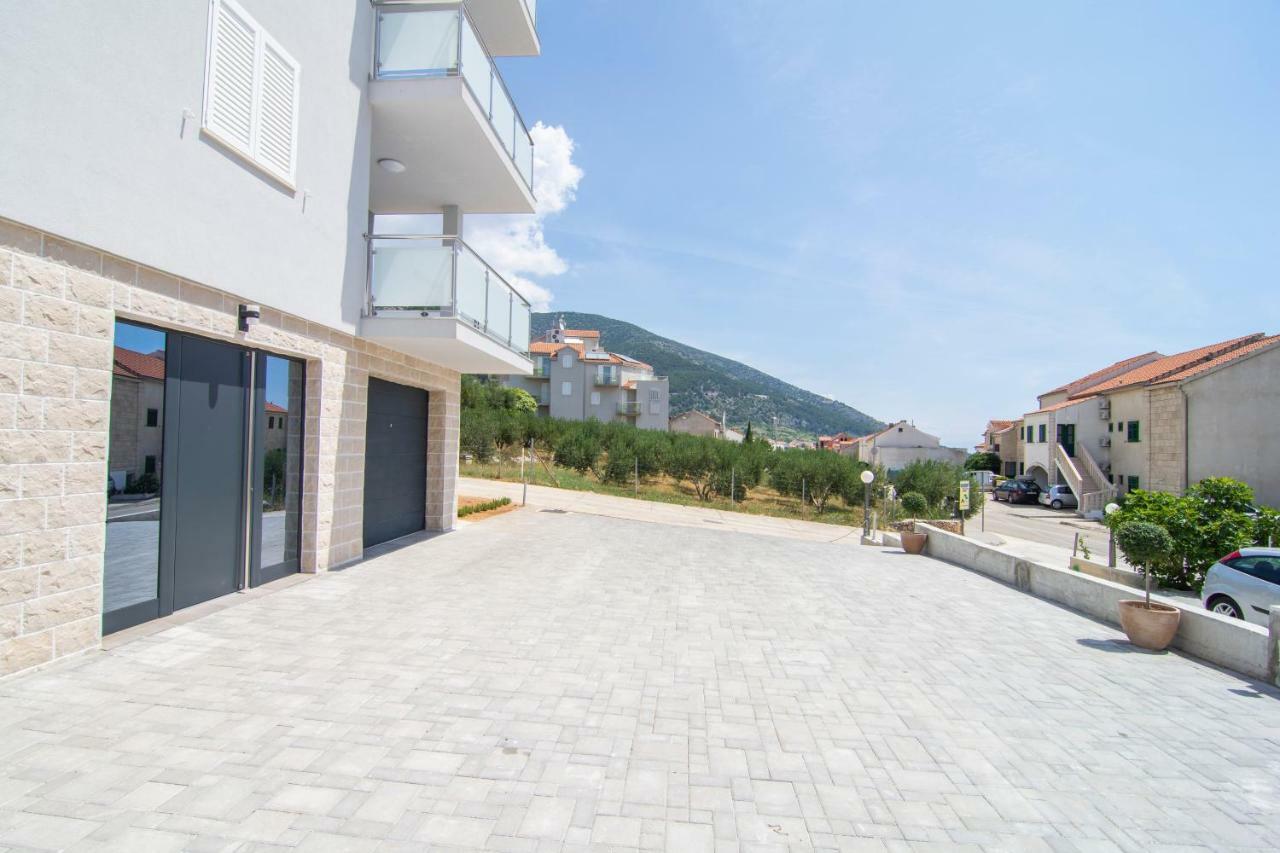 Apartments Sara Bol Exterior photo
