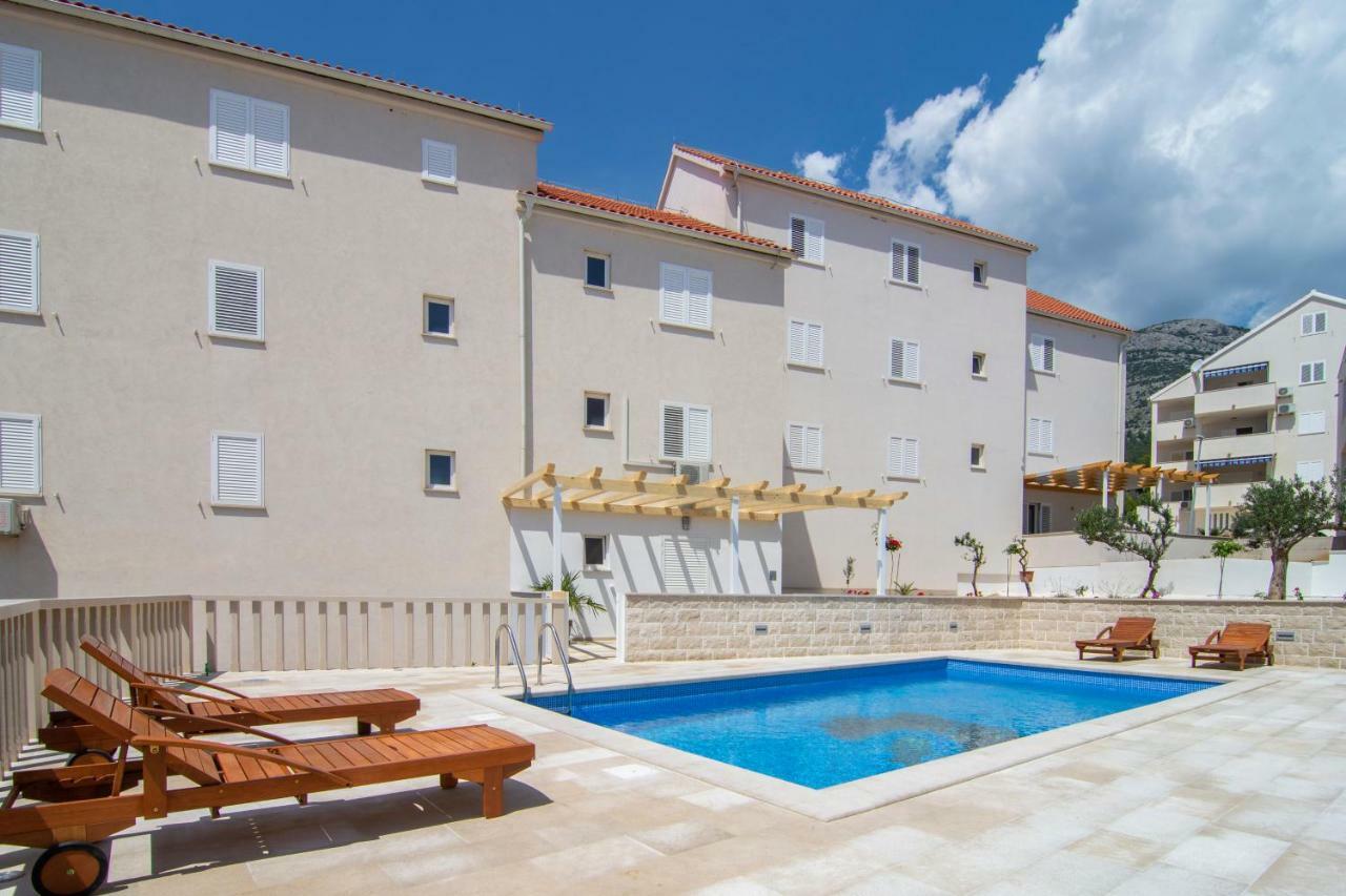 Apartments Sara Bol Exterior photo